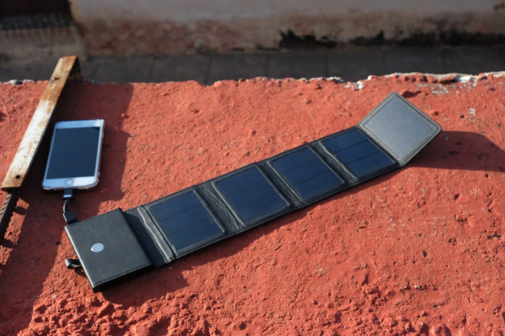 Chargeur solaire Photon, Puissante et ultra-légère batterie solaire SUNSLICE